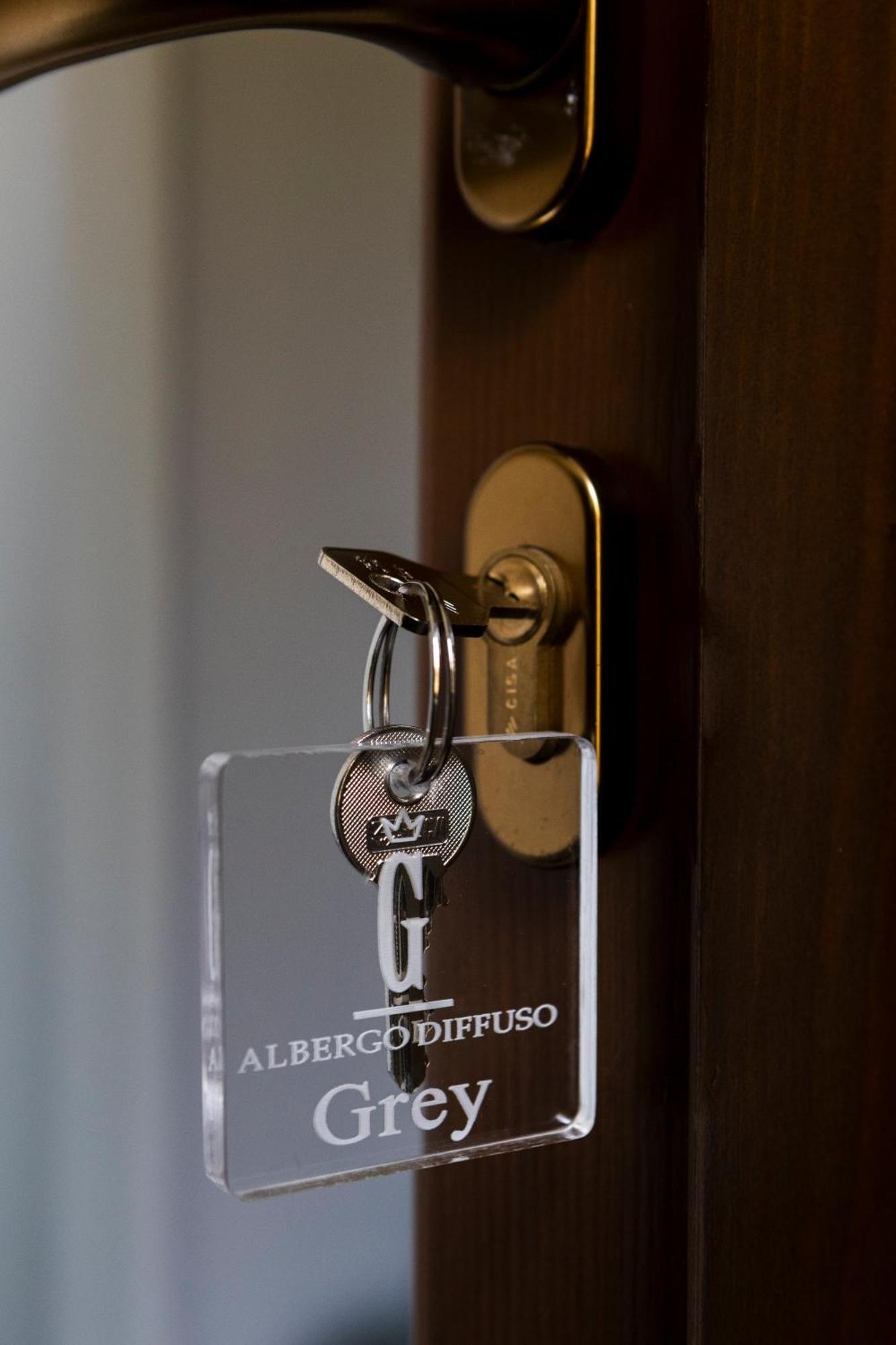 Ginevra Boutique Rooms - Palazzo Leosini - Residenze D'Epoca LʼAquila Екстериор снимка